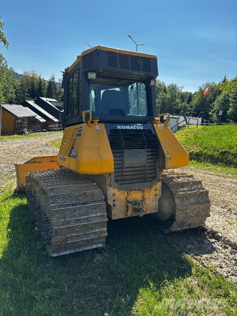 Komatsu D 51 PX بلدوزرات مجنزرة