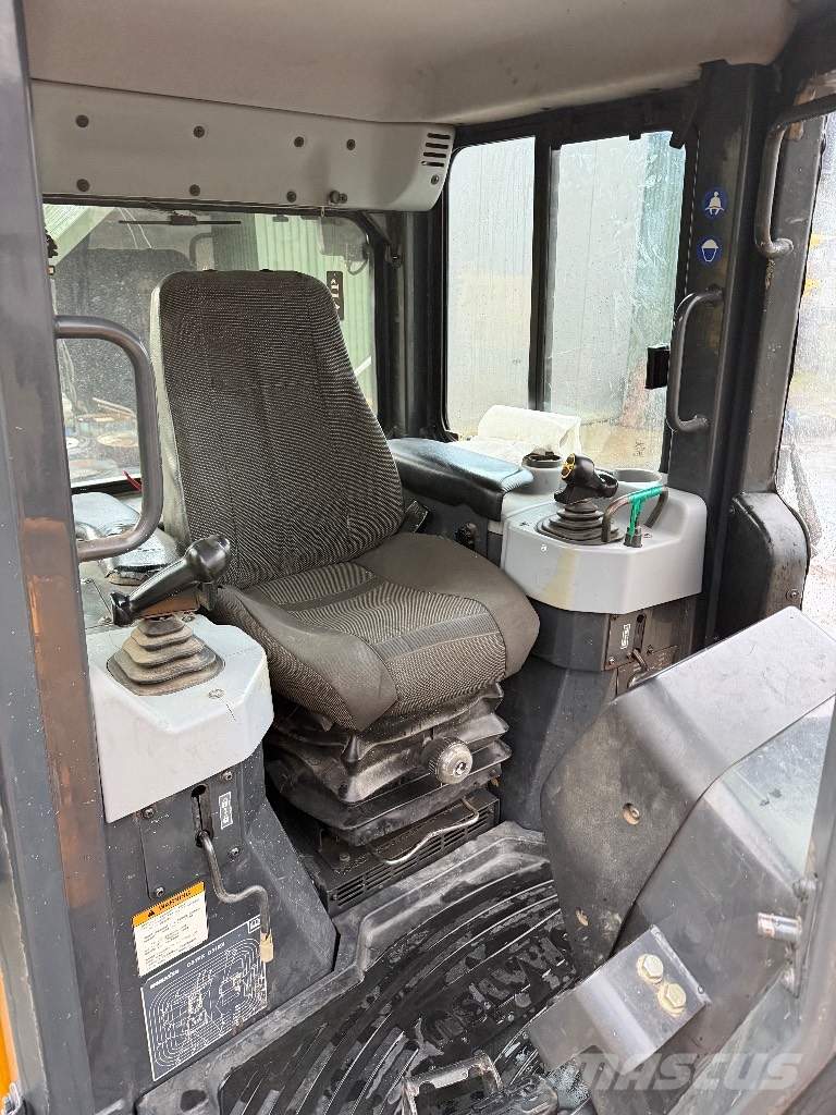 Komatsu D 51 PX بلدوزرات مجنزرة