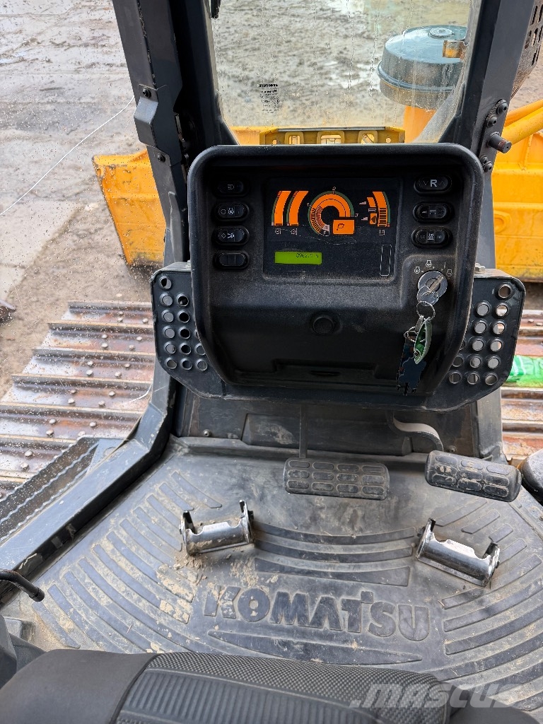 Komatsu D 51 PX بلدوزرات مجنزرة