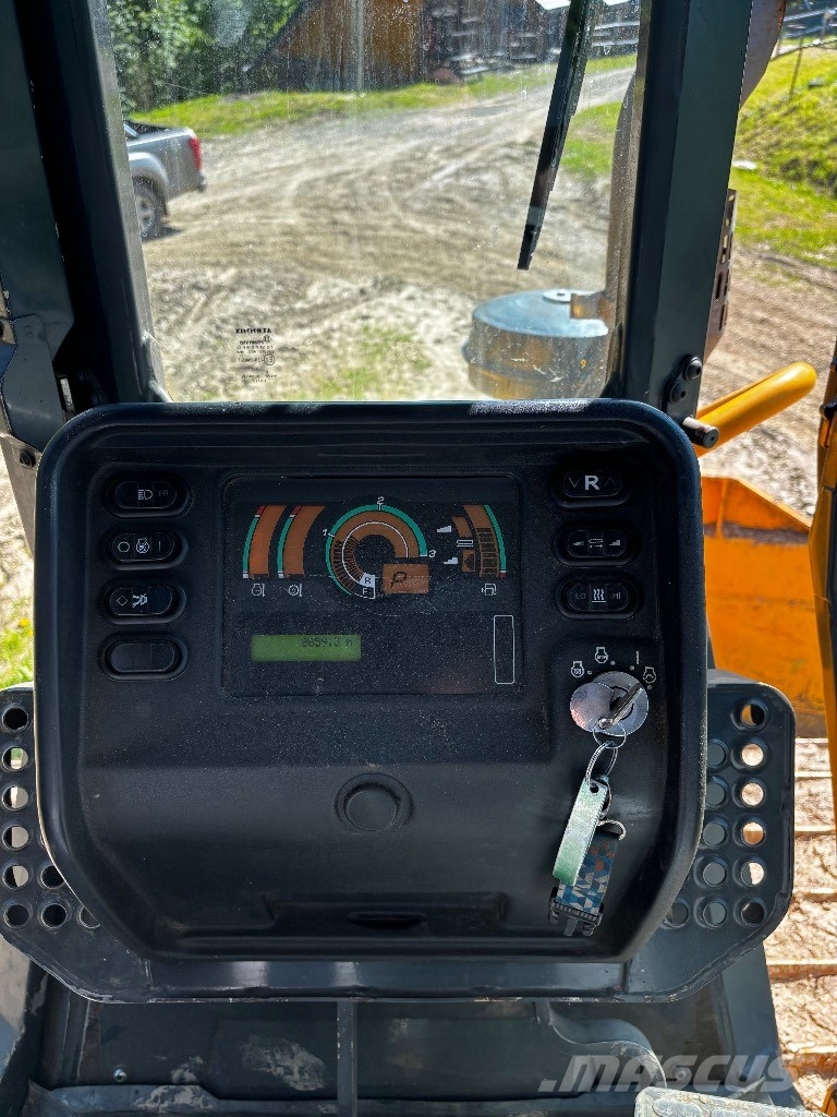Komatsu D 51 PX بلدوزرات مجنزرة