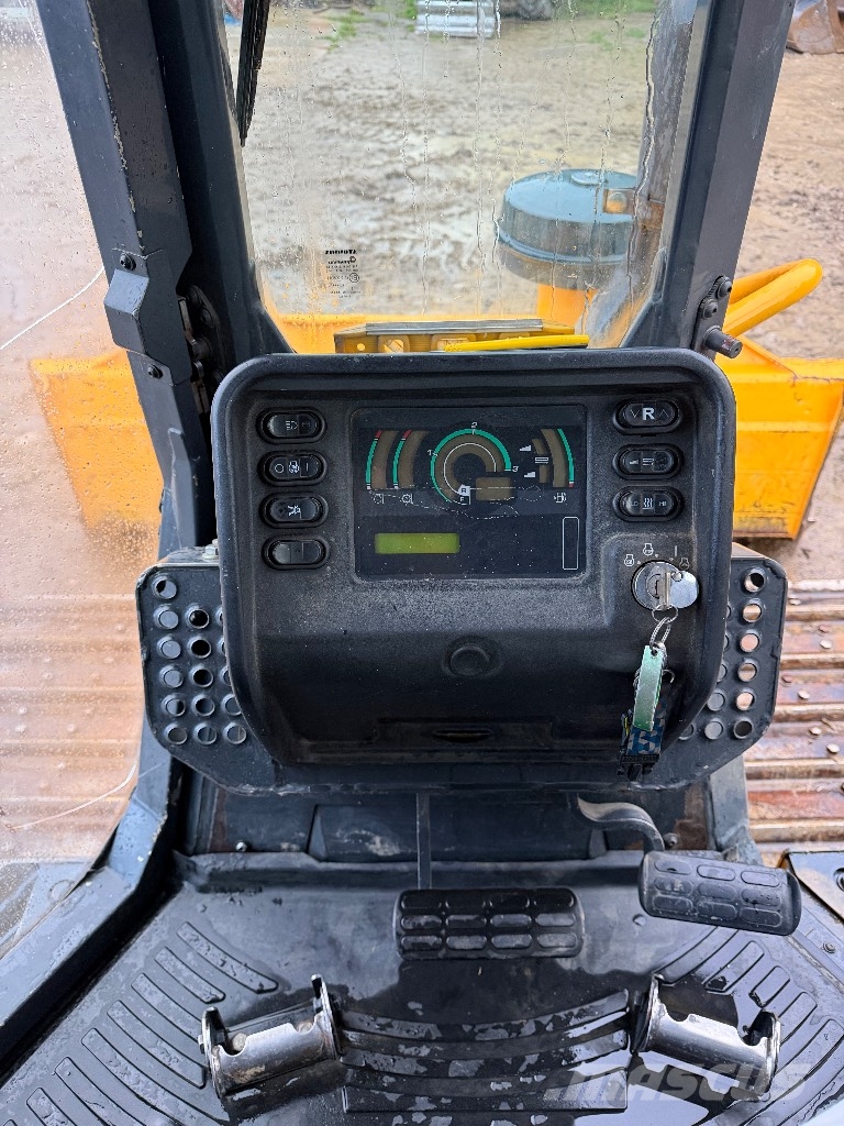 Komatsu D 51 PX بلدوزرات مجنزرة