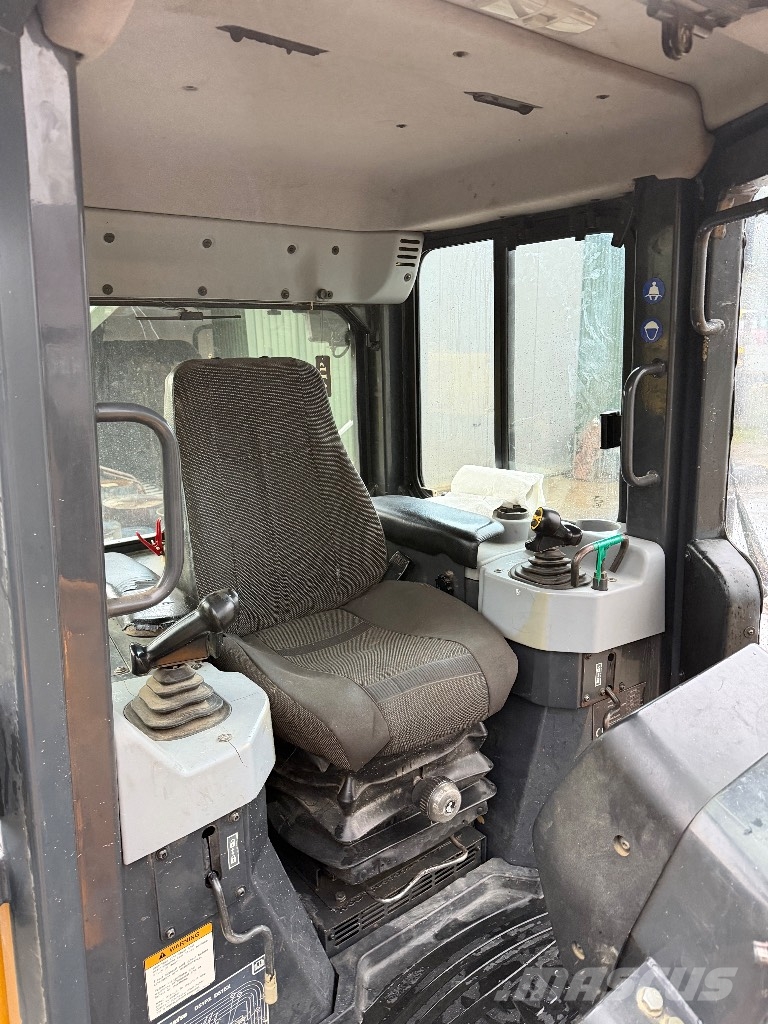 Komatsu D 51 PX بلدوزرات مجنزرة