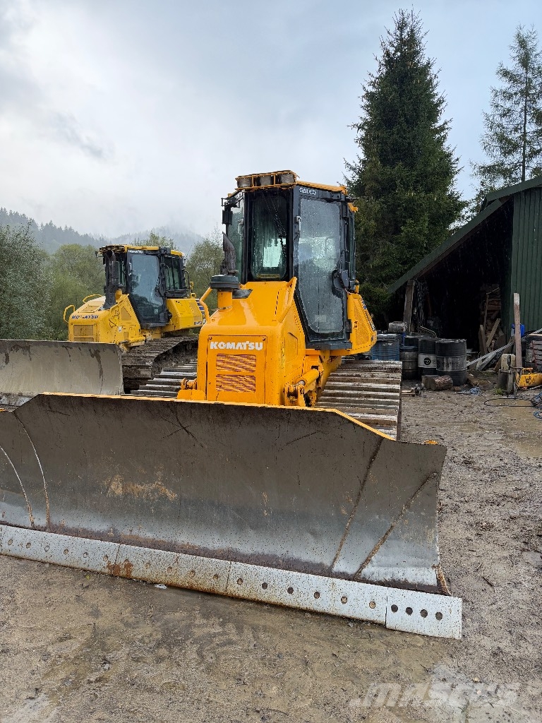 Komatsu D 51 PX بلدوزرات مجنزرة