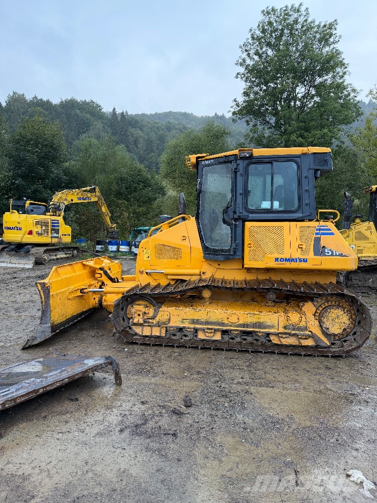 Komatsu D 51 PX بلدوزرات مجنزرة