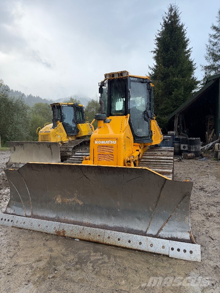 Komatsu D 51 PX بلدوزرات مجنزرة