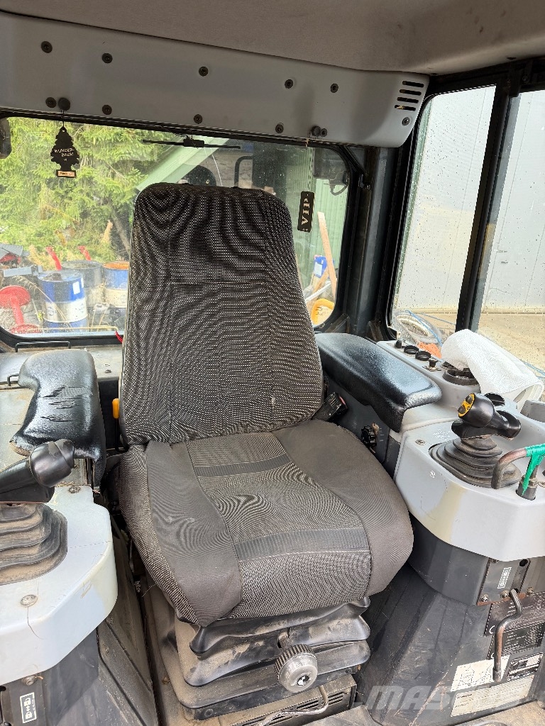 Komatsu D 51 PX بلدوزرات مجنزرة