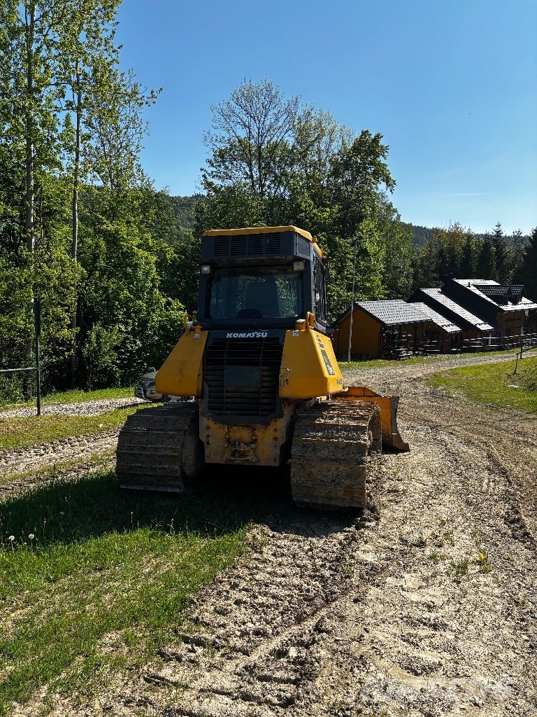 Komatsu D 51 PX بلدوزرات مجنزرة