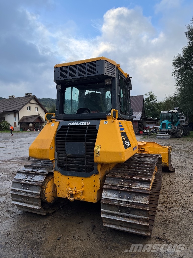 Komatsu D 51 PX بلدوزرات مجنزرة