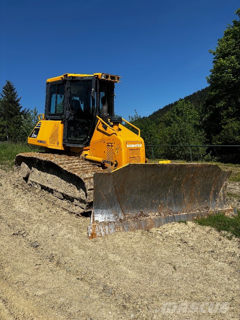 Komatsu D 51 PX بلدوزرات مجنزرة