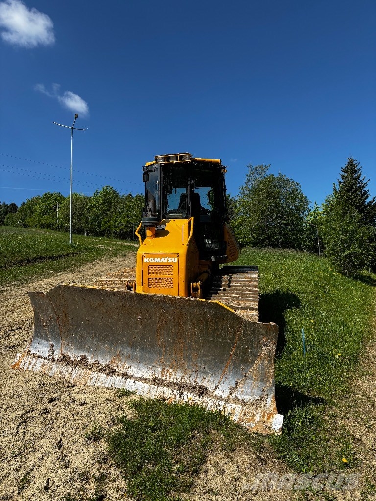 Komatsu D 51 PX بلدوزرات مجنزرة