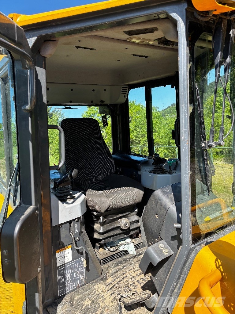 Komatsu D 51 PX بلدوزرات مجنزرة