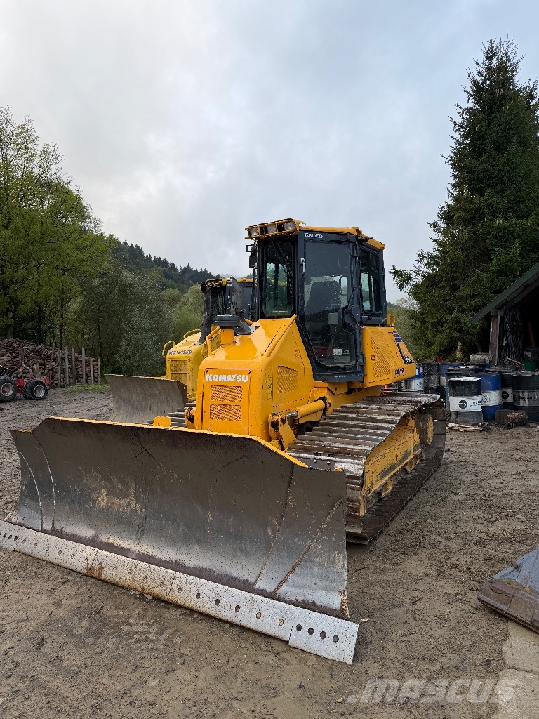Komatsu D 51 PX بلدوزرات مجنزرة