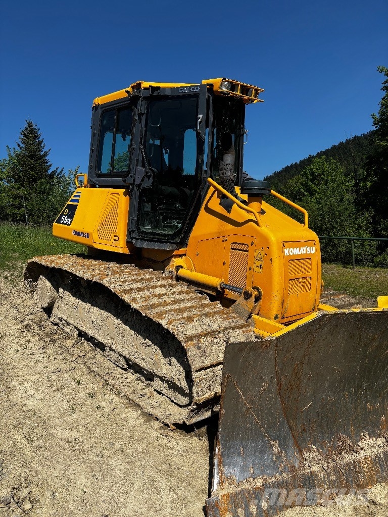 Komatsu D 51 PX بلدوزرات مجنزرة