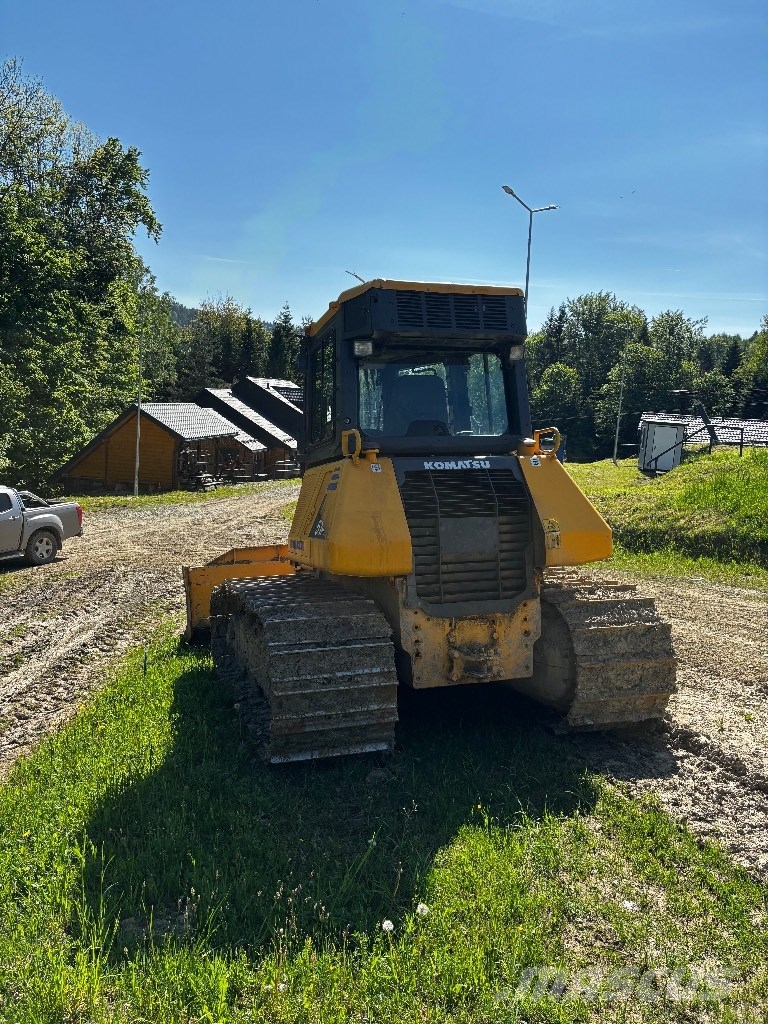 Komatsu D 51 PX بلدوزرات مجنزرة
