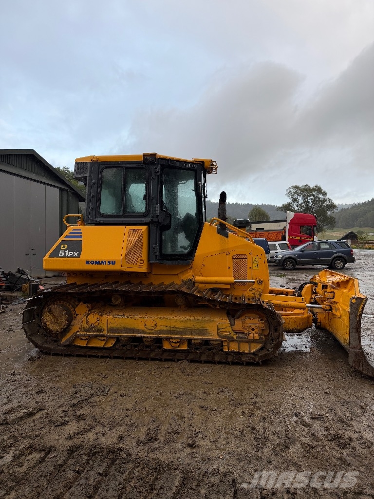 Komatsu D 51 PX بلدوزرات مجنزرة