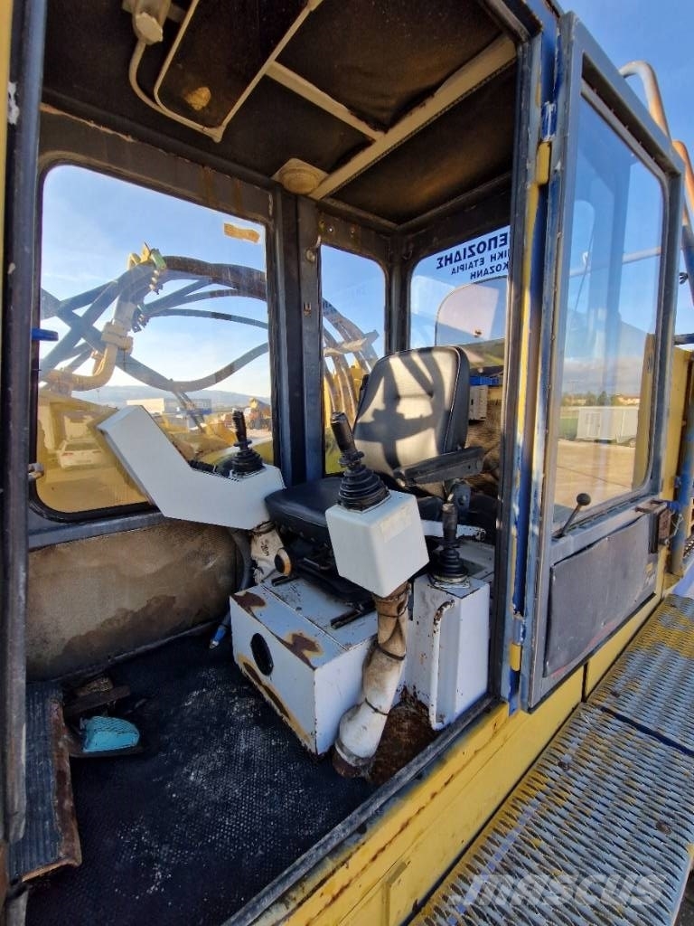 Demag H65 Rupsgraafmachines