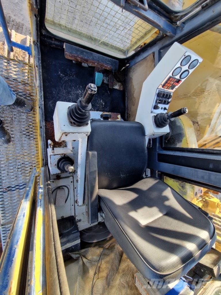 Demag H65 Rupsgraafmachines