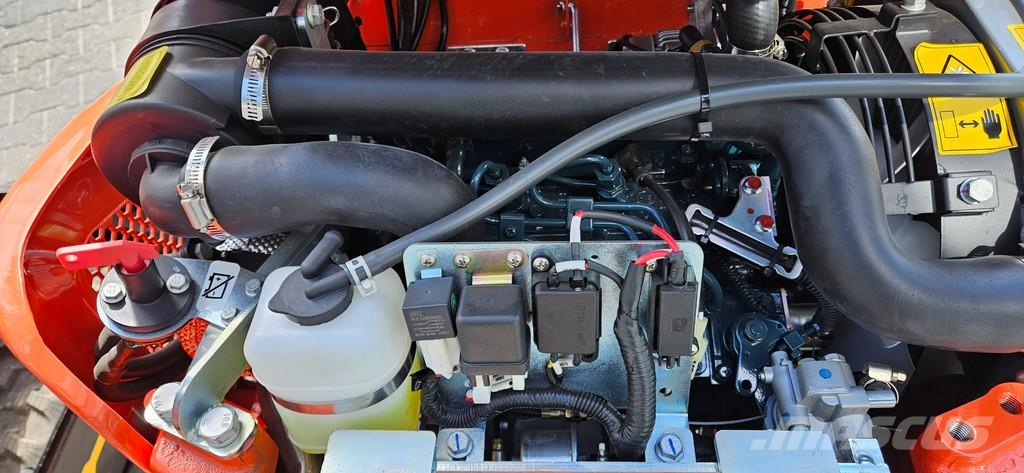 Rhinoceros XN12-9 powered by KUBOTA Miniexcavadoras