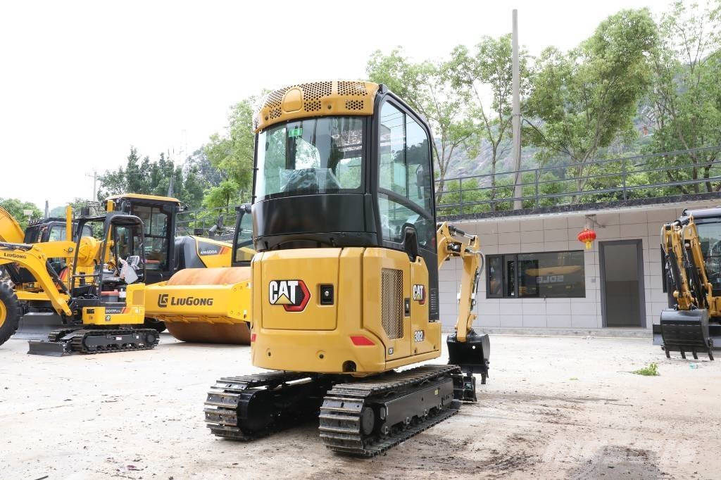 CAT 302 Mini kotrók < 7t