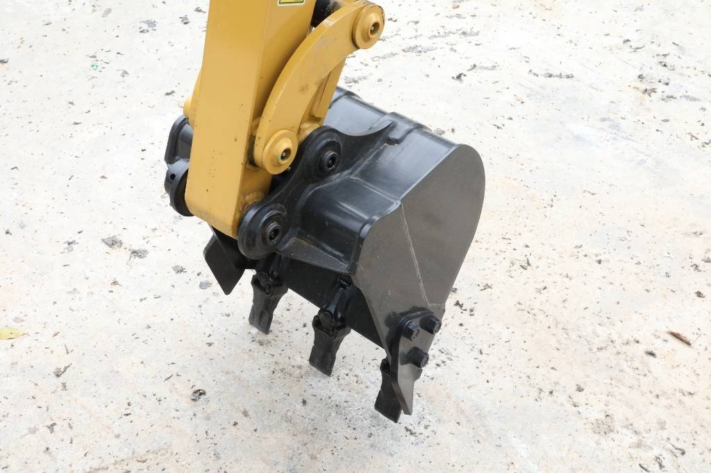 CAT 302 Mini kotrók < 7t