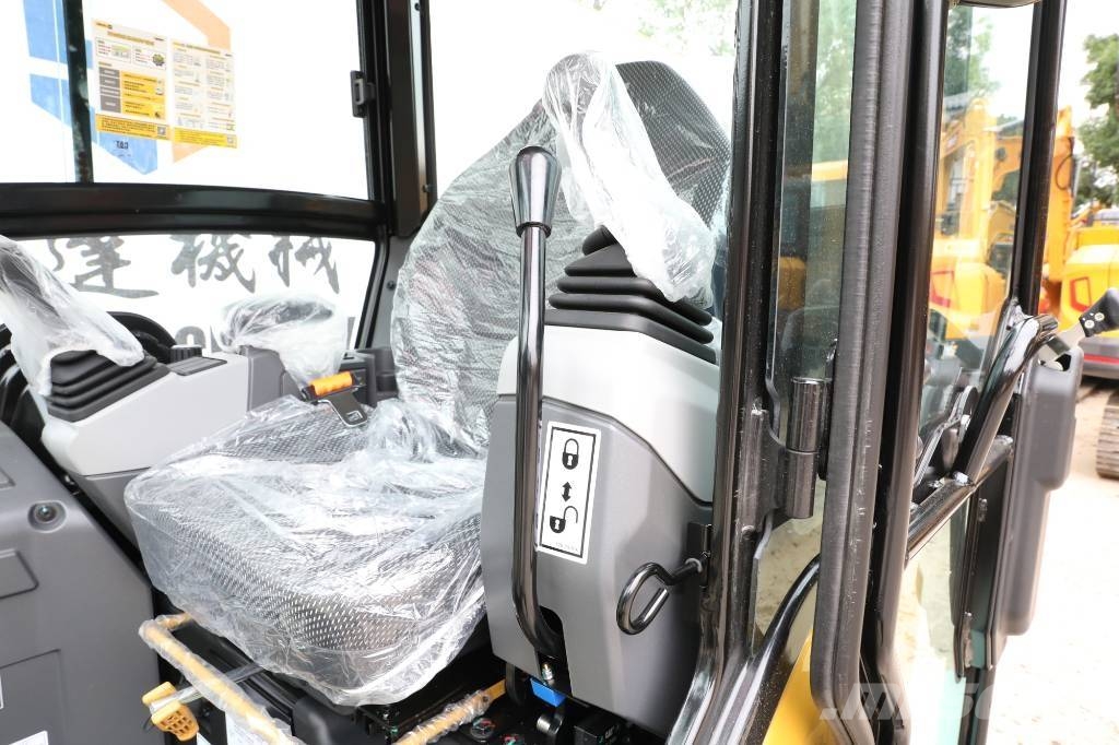 CAT 302 Mini kotrók < 7t