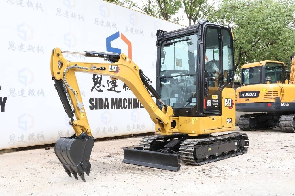 CAT 302 Mini kotrók < 7t