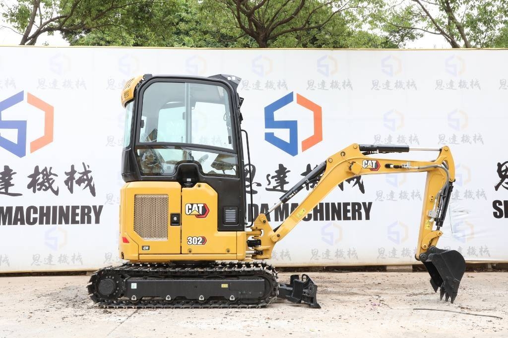 CAT 302 Mini kotrók < 7t