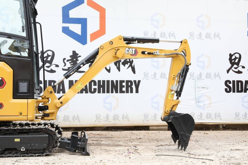 CAT 302 Mini kotrók < 7t