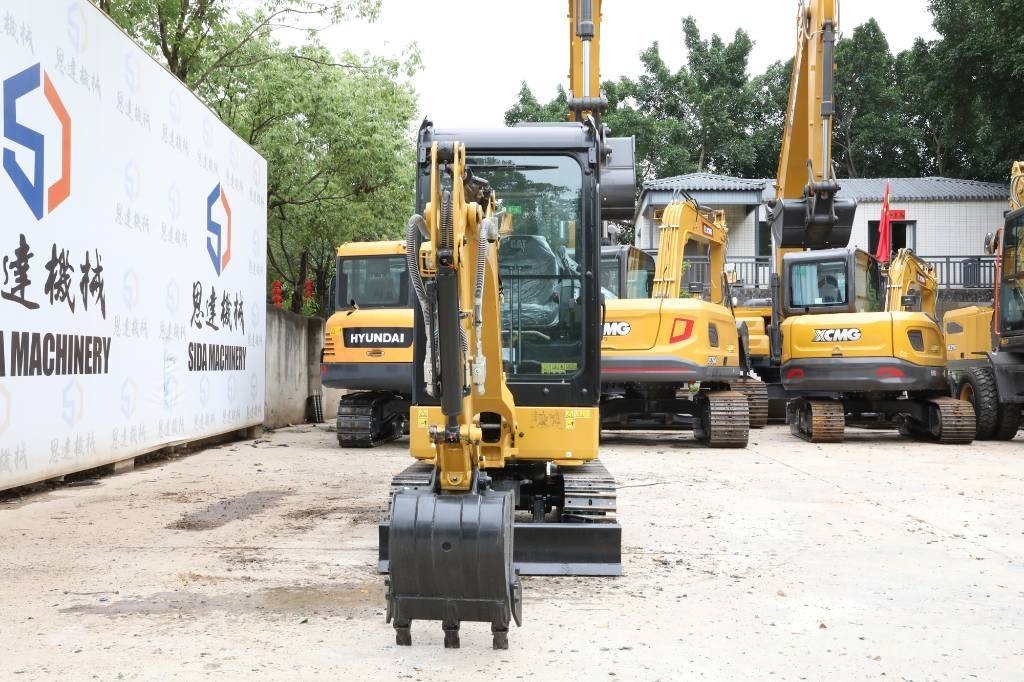 CAT 302 Mini kotrók < 7t