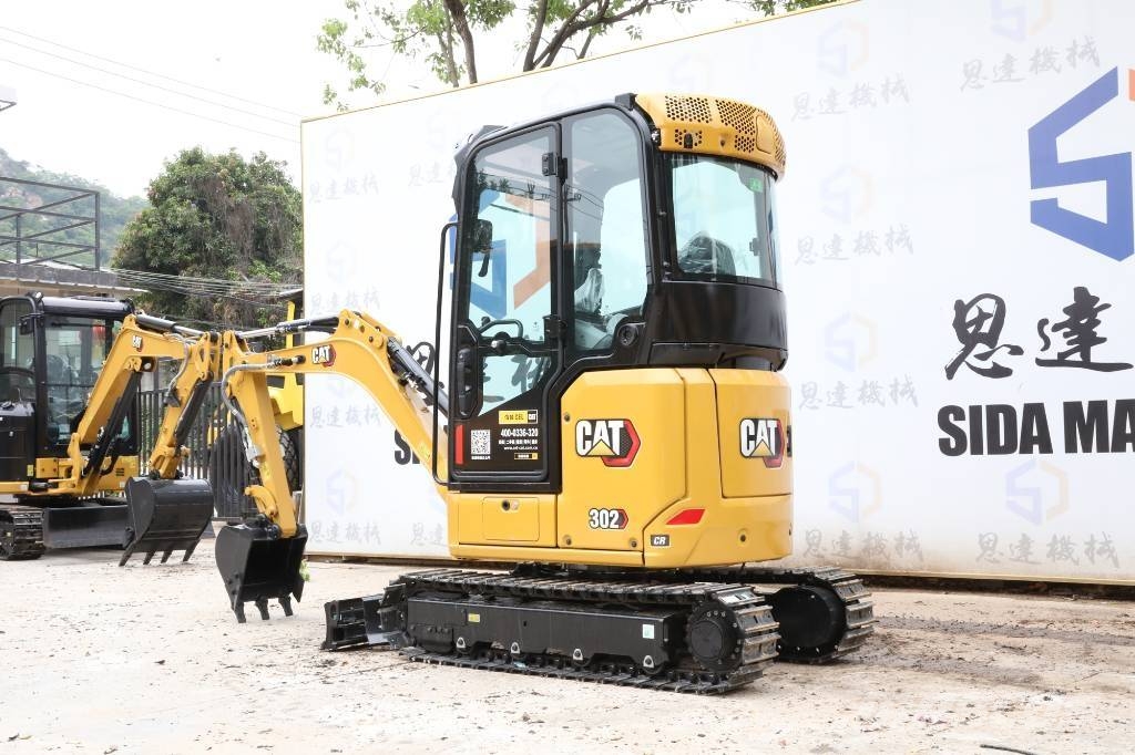 CAT 302 Mini kotrók < 7t