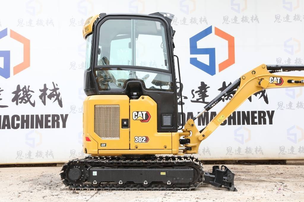 CAT 302 Mini kotrók < 7t