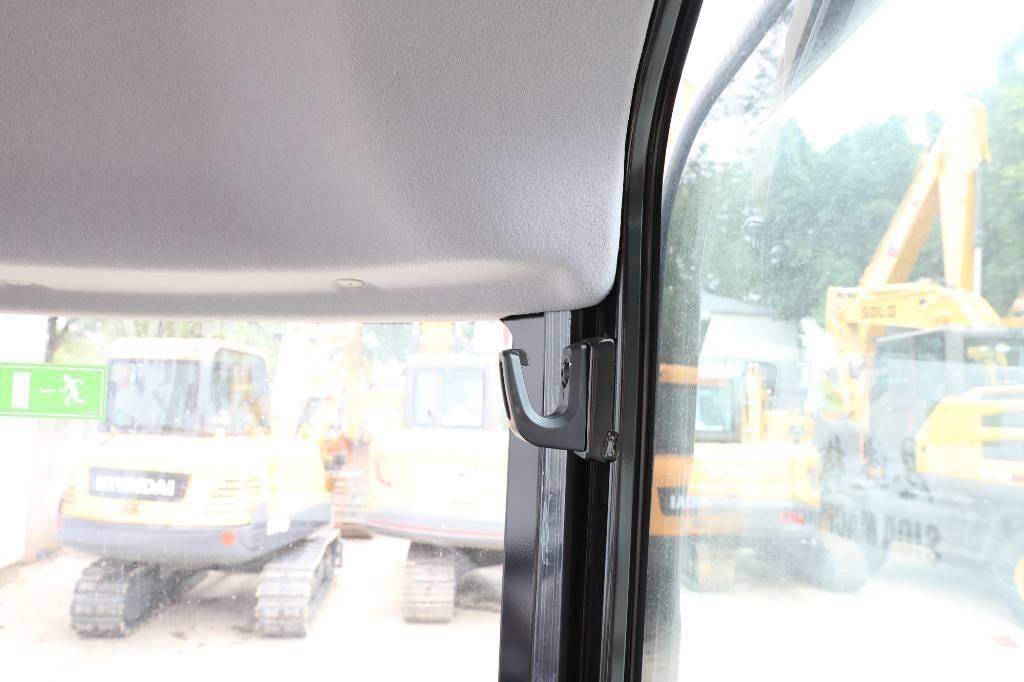 CAT 302 Mini kotrók < 7t