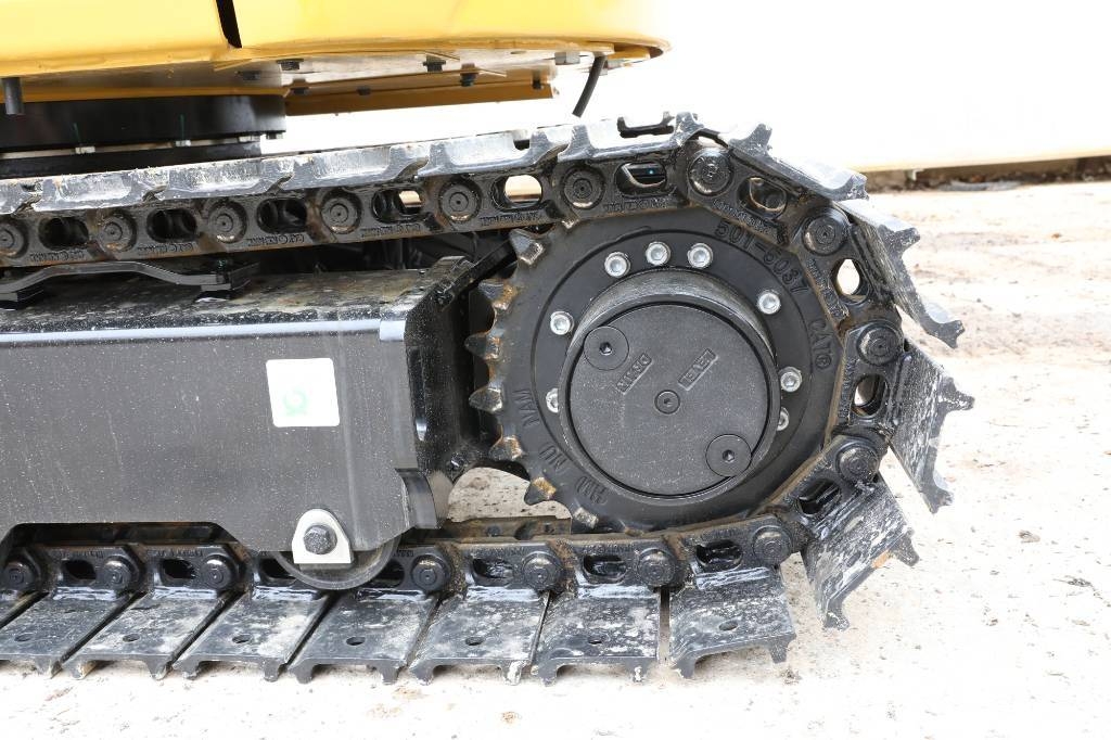 CAT 302 Mini kotrók < 7t