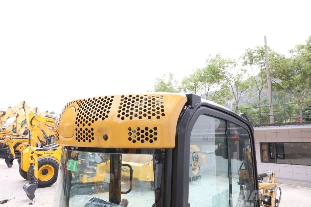 CAT 302 Mini kotrók < 7t
