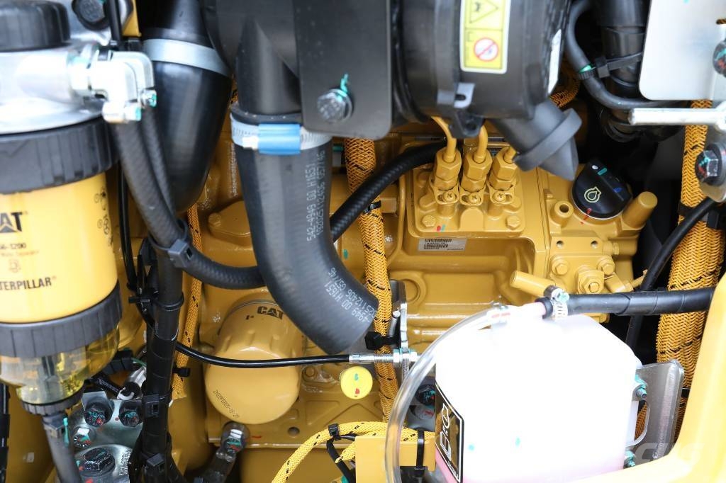 CAT 302 Mini kotrók < 7t