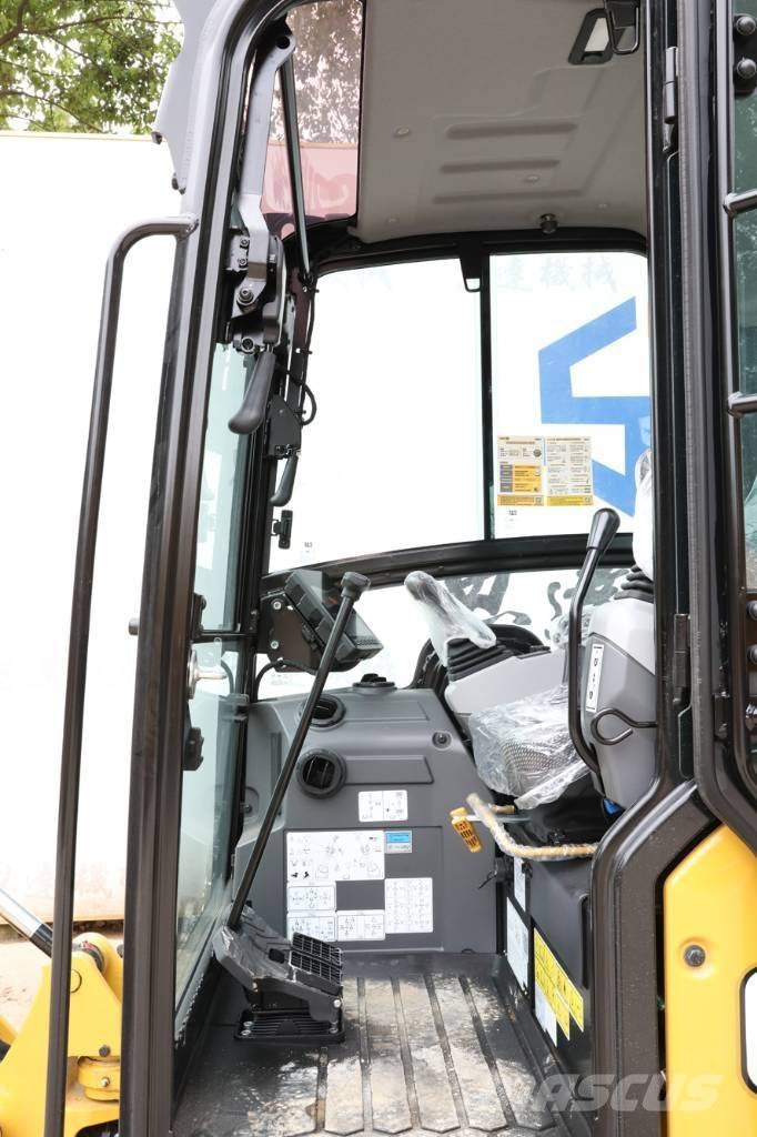 CAT 302 Mini kotrók < 7t