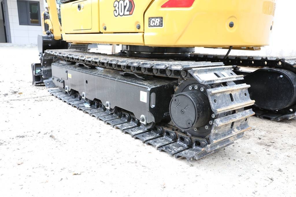 CAT 302 Mini kotrók < 7t