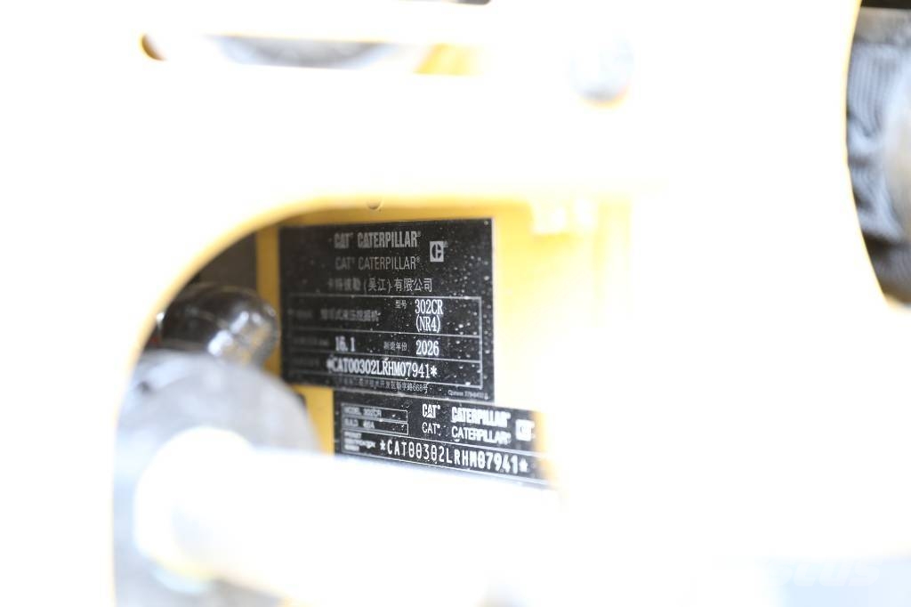 CAT 302 Mini kotrók < 7t