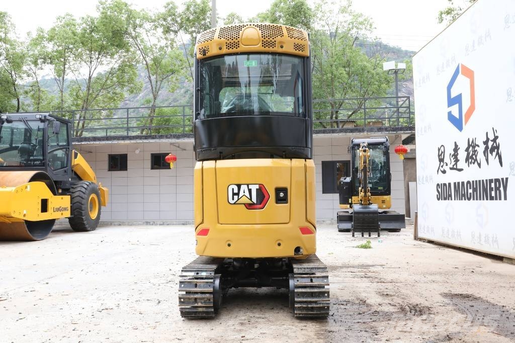 CAT 302 Mini kotrók < 7t