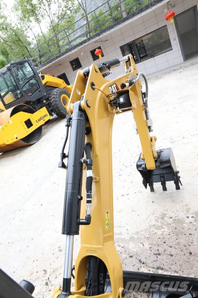 CAT 302 Mini kotrók < 7t