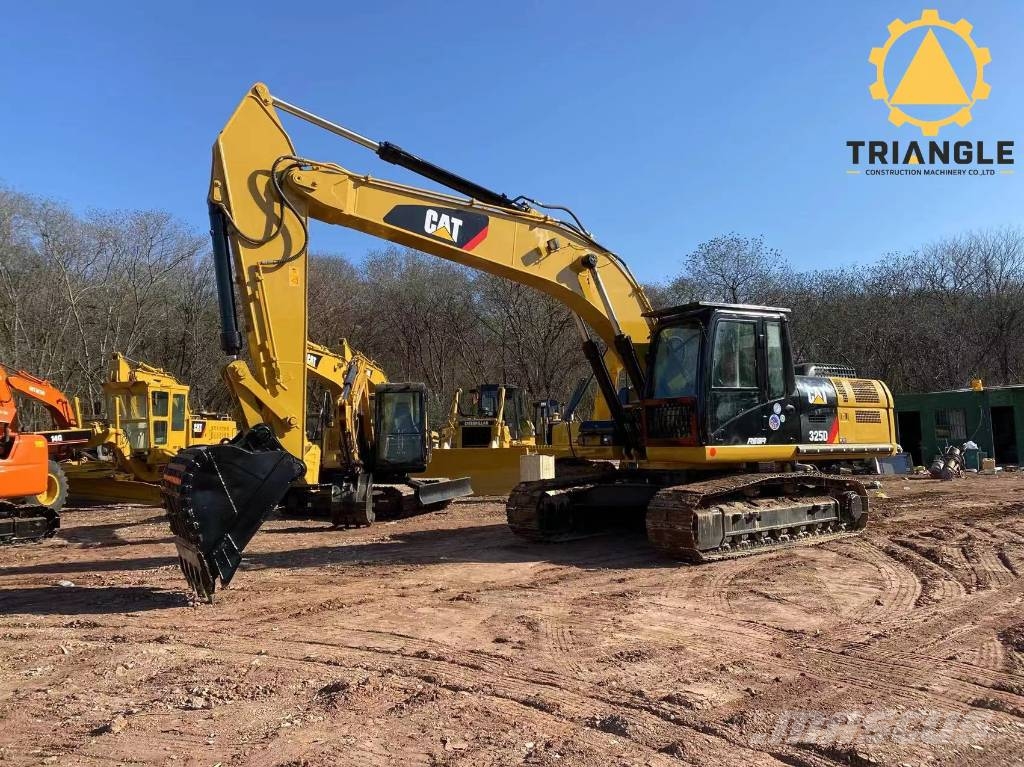 CAT 325 D L Kāpurķēžu ekskavatori