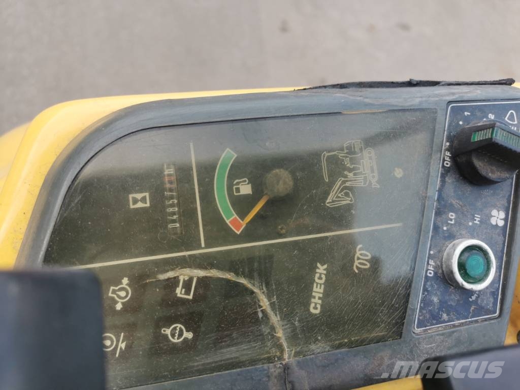 Komatsu PC 12 R-8 حفارات صغيرة أقل من 7 طن (حفارات صغيرة)