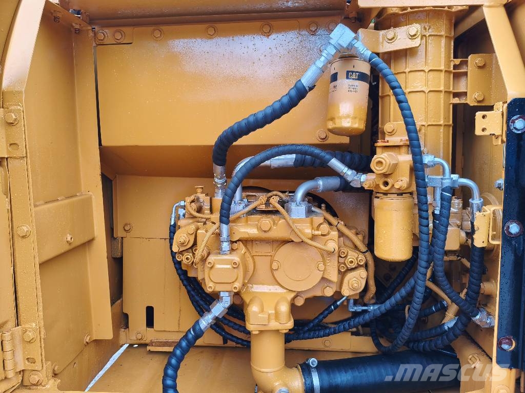CAT 320D Vikšriniai ekskavatoriai