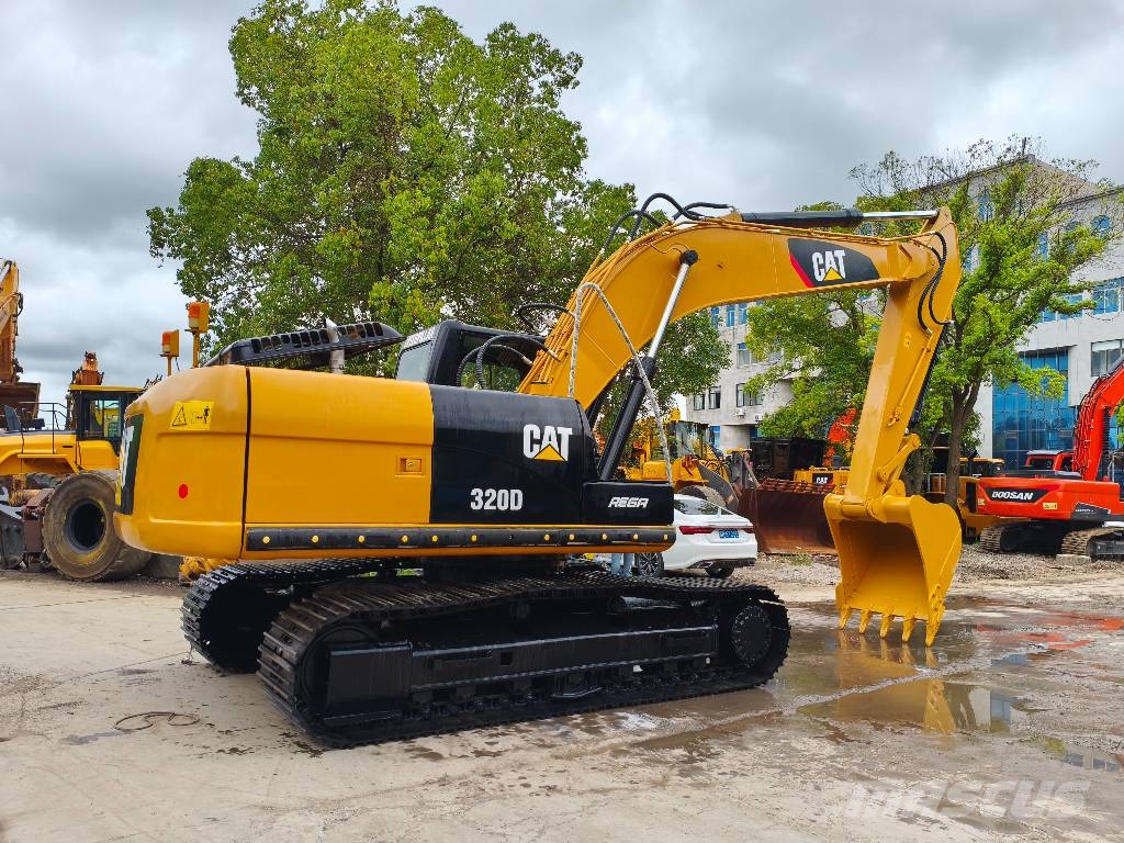 CAT 320D Vikšriniai ekskavatoriai