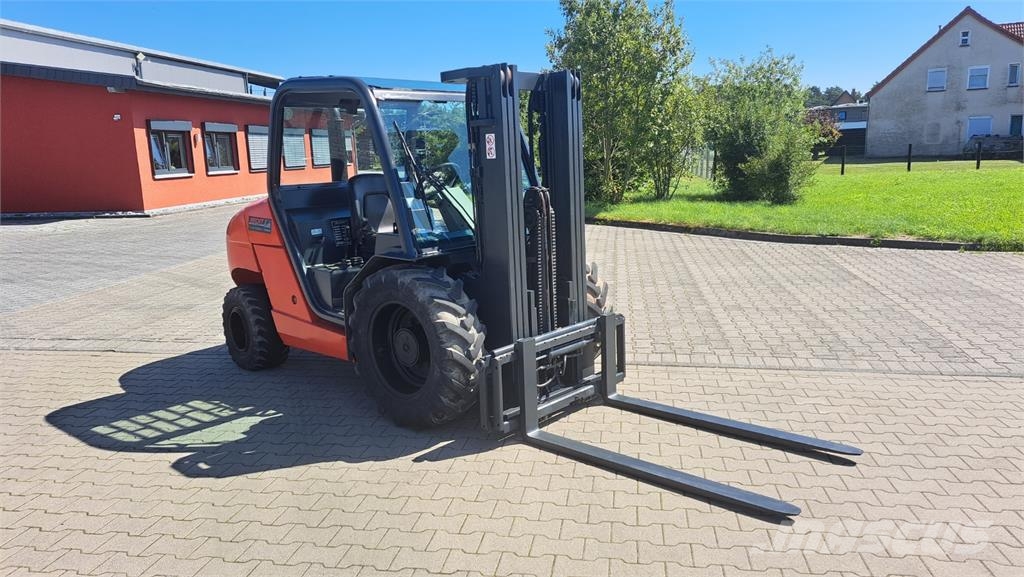 Manitou MH25-4T Maastotrukit