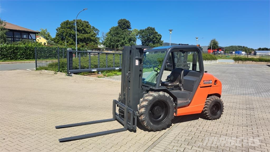 Manitou MH25-4T Maastotrukit