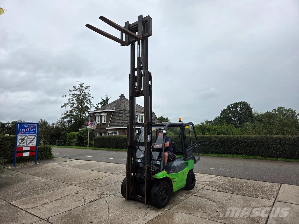 Toyota 02-7FD F30 met triplo 4.30m mast Dizel forkliftler