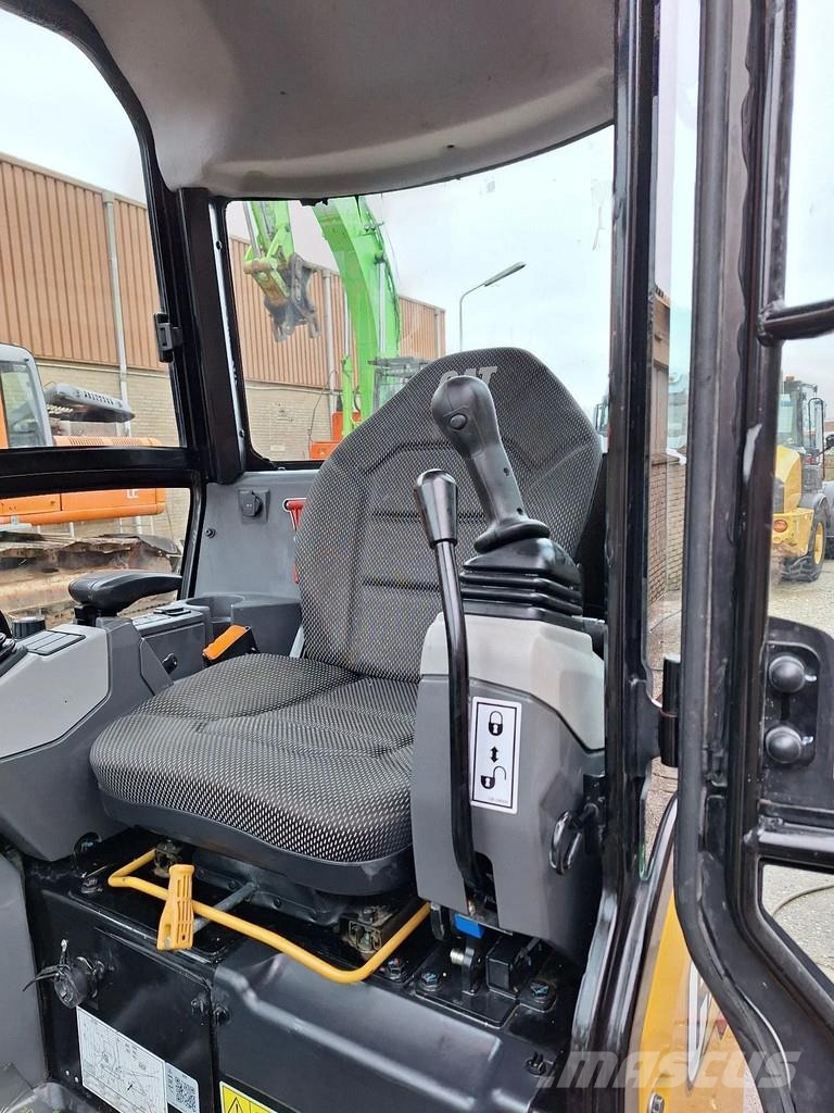 CAT 302.7 Minikoparki
