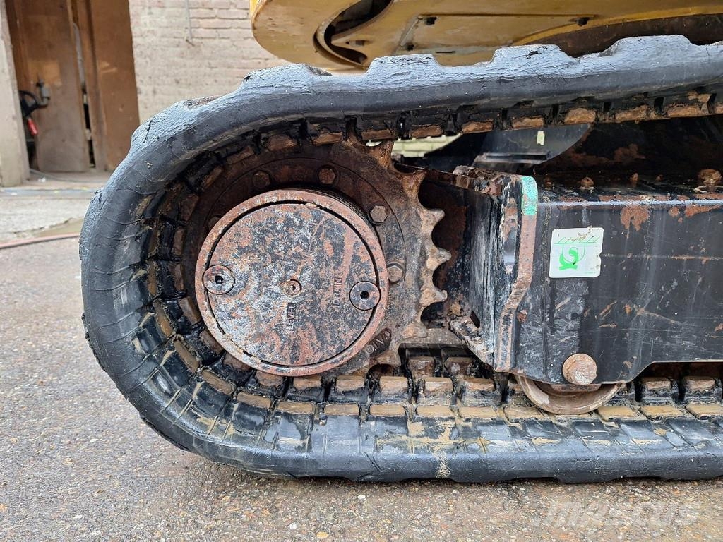 CAT 302.7 Minikoparki