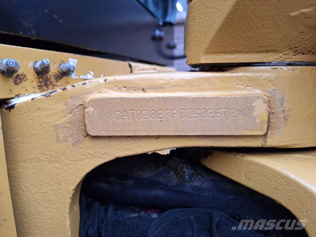 CAT 302.7 Minikoparki